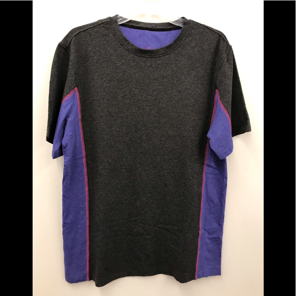 NWT Men’s Robert Graham T shirt. Size M